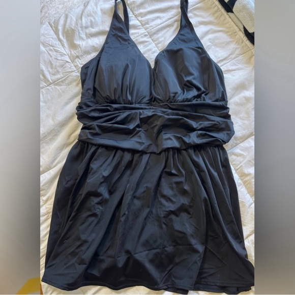 Swimsuit 1 Piece V-Neck Skirted - DENIM & COMPANY BEACH - Women's Size 22W-Black - Picture 3 of 7